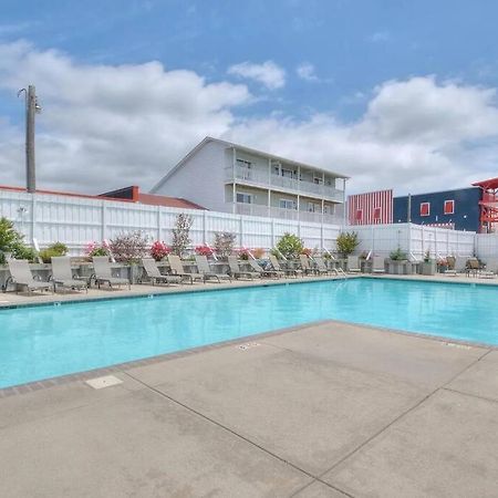 3 Bedroom Condo, Ocean Views & Short Walk To Beach! 오크 아일랜드 외부 사진