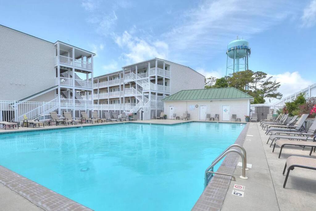 3 Bedroom Condo, Ocean Views & Short Walk To Beach! 오크 아일랜드 외부 사진