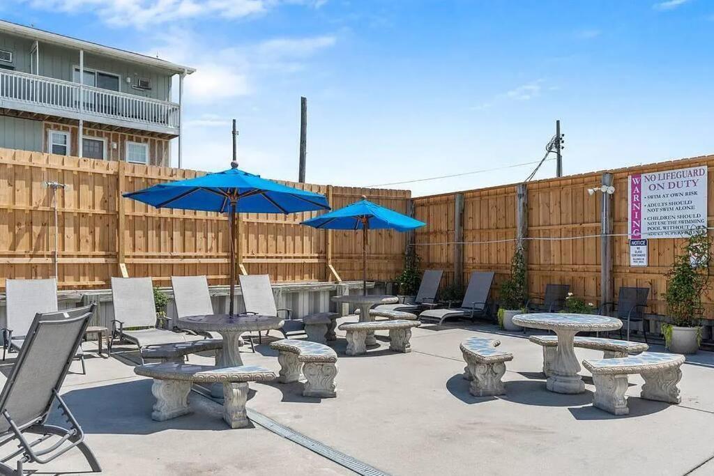 3 Bedroom Condo, Ocean Views & Short Walk To Beach! 오크 아일랜드 외부 사진