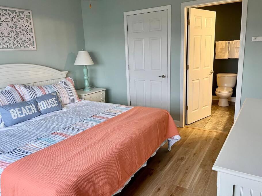 3 Bedroom Condo, Ocean Views & Short Walk To Beach! 오크 아일랜드 외부 사진